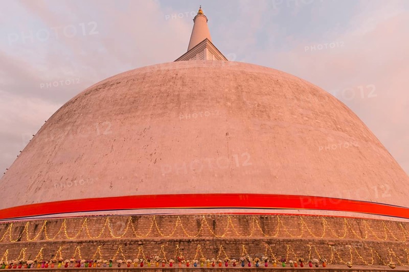 Ruvanvelisaya Dagoba during the Kapruka Pooja