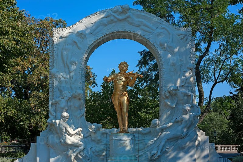 Monument to the composer Johann Strauss II