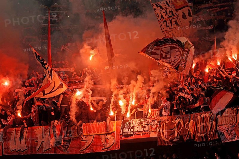 Cologne fans burning flares