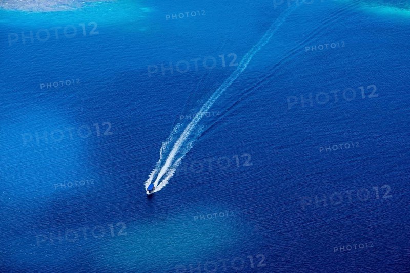 Diving boat