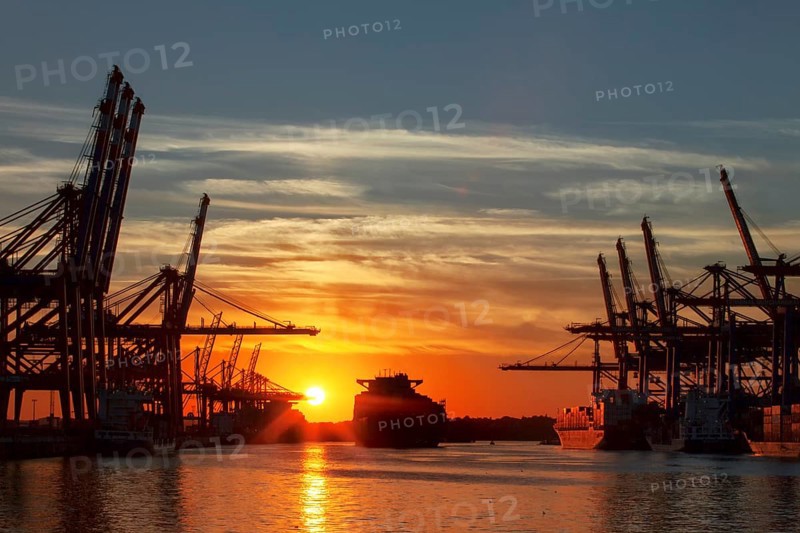 Waltershoferdamm 4 with the cranes of Container Terminal Burchardkai and EUROGATE Container Terminal