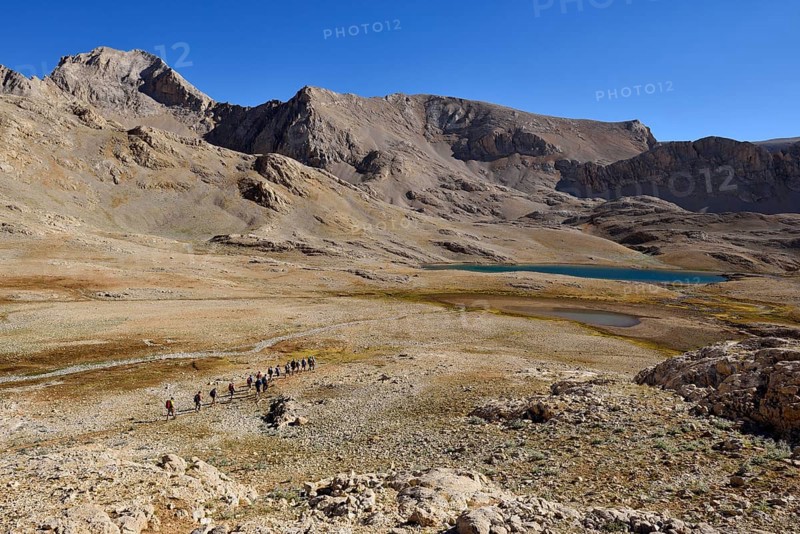 Group of hikers at Hastakoca Lake