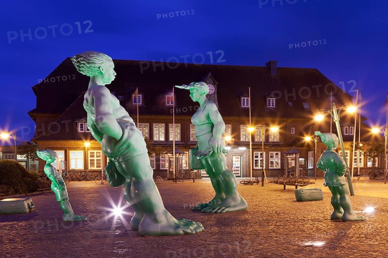 Travelling Giants in the Wind'