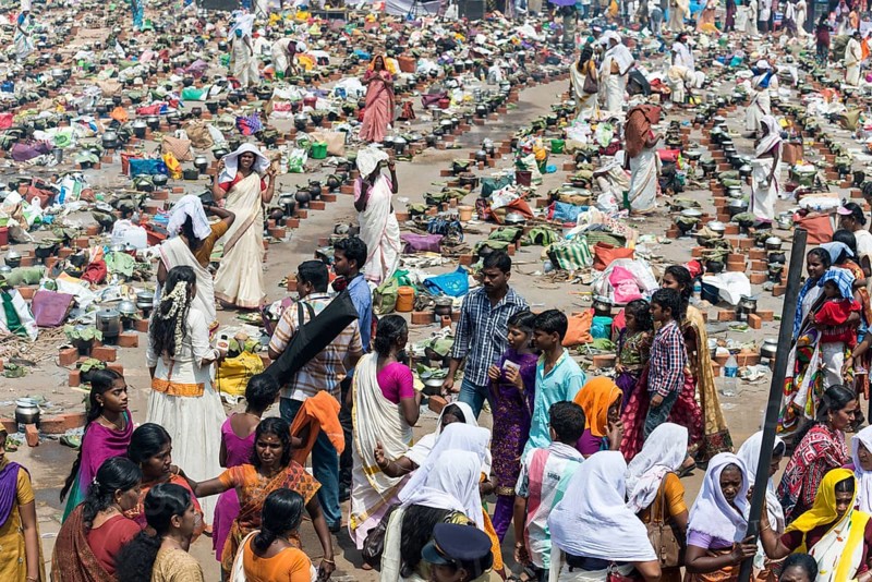 Women cooking Prasad during the Pongala festival
