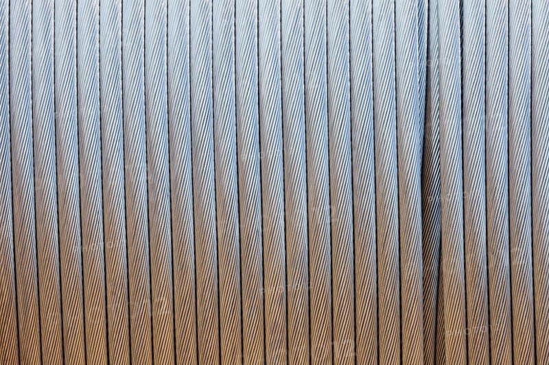 Conductive cable for high voltage transmission lines