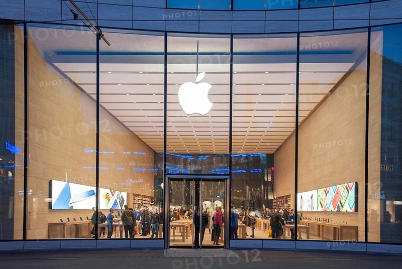 Apple Store in the Ko-Bogen retail and office complex