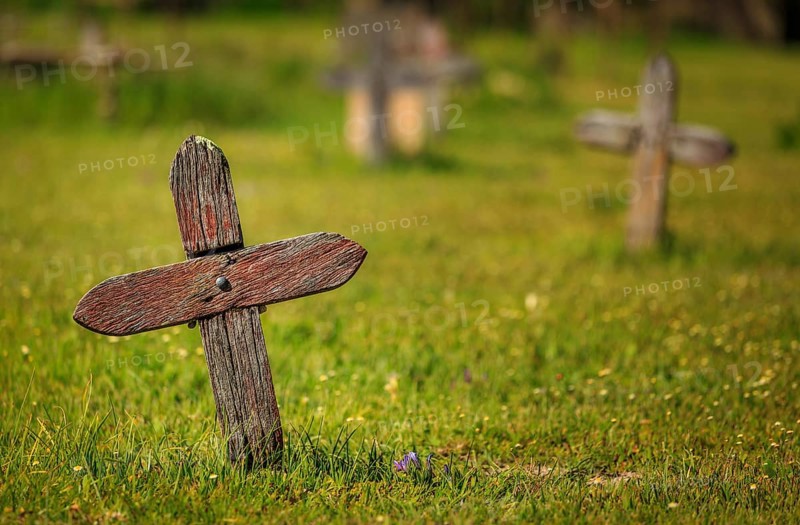 Old unmarked wooden cross