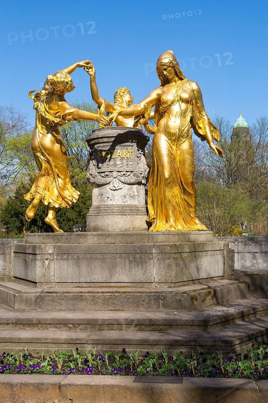 Mozartbrunnen with fountain figures 'Grace'