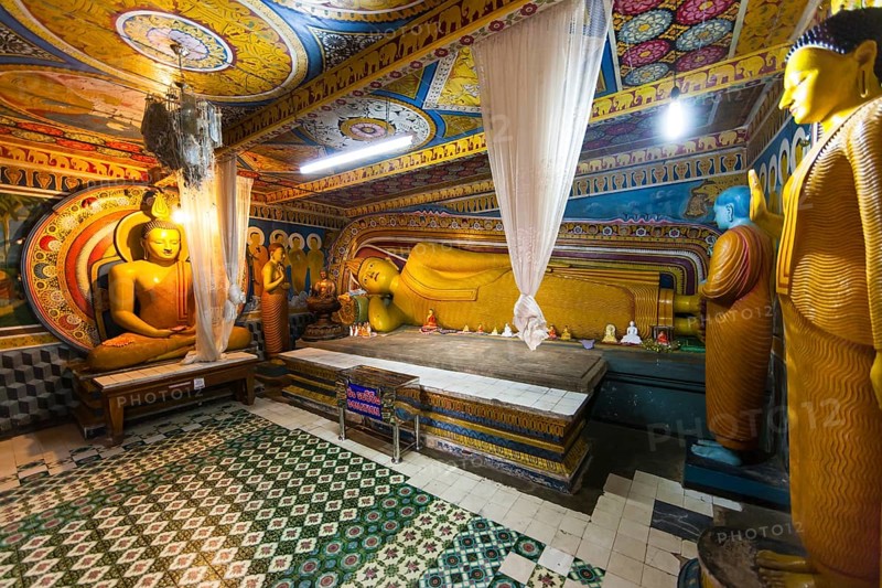 Reclining Buddha statue