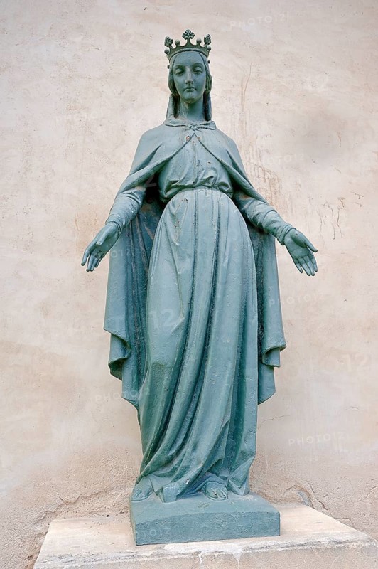 Sculpture of the Madonna