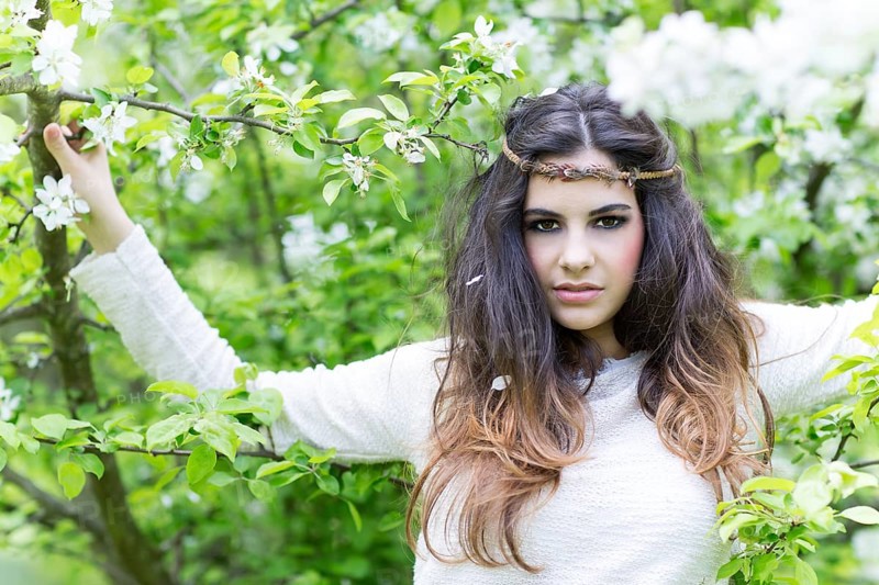 Young woman wearing a headband