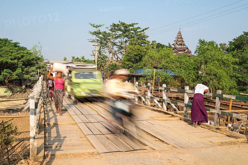 Traffic on a bridge