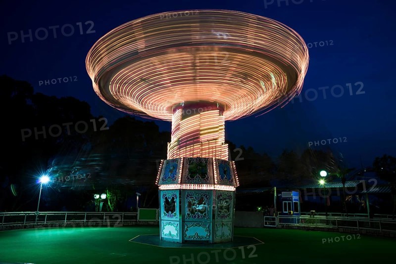 Rotating swing ride