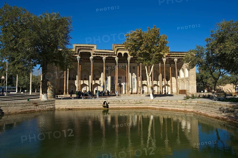 Bolo Hauz mosque