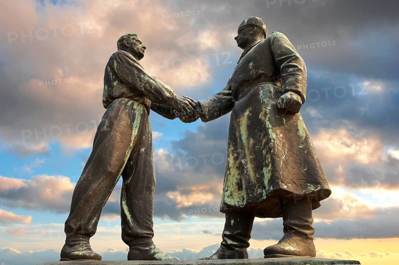 Bronze statue of a Russian Soldier and a Worker