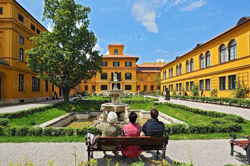 Garden with fountain