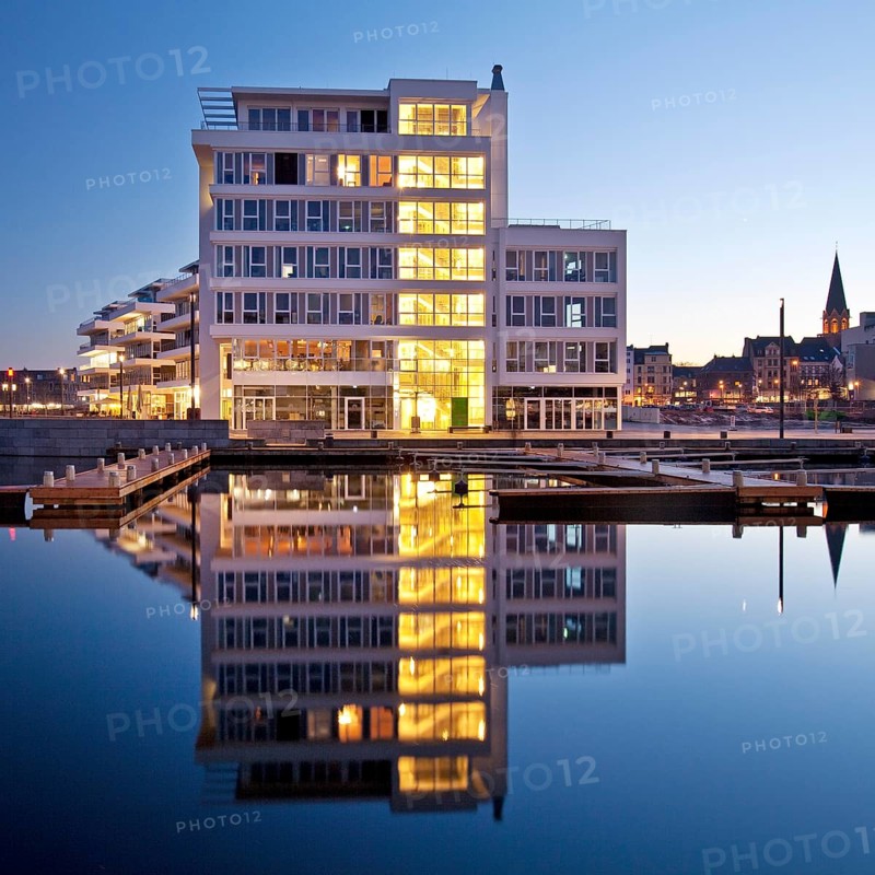 Phoenix Lake with the Facharztzentrum medical centre at the blue hour