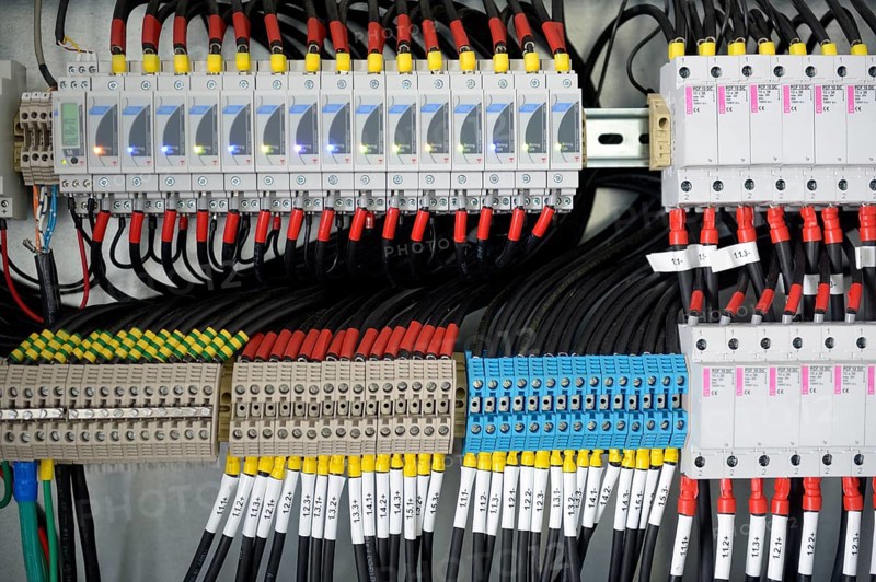 Fuse box with many cables
