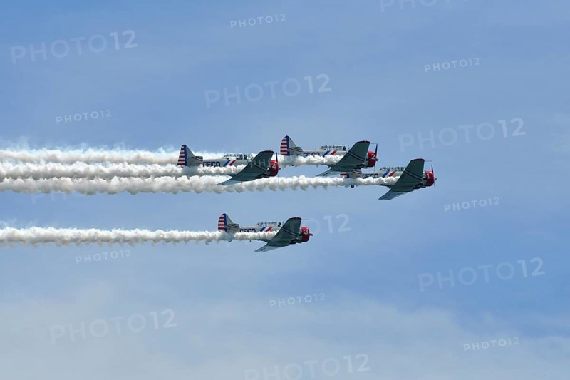 Geico Skytypers T-6 Aerobatic Team performs at Milwaukee Air Show