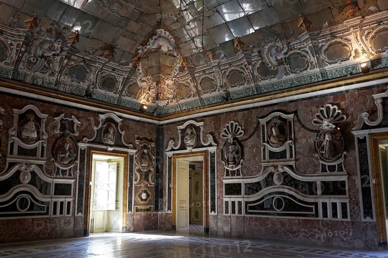 Baroque ballroom with ceiling mirrors