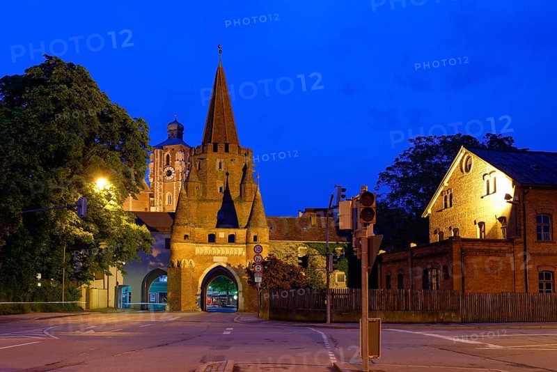 Kreuztor gate in front of the tower of the Minister to our Dear and Beautiful Lady