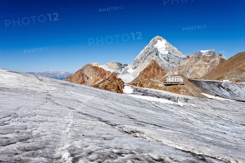 View from Zufallferner Mountain over Casati Hut