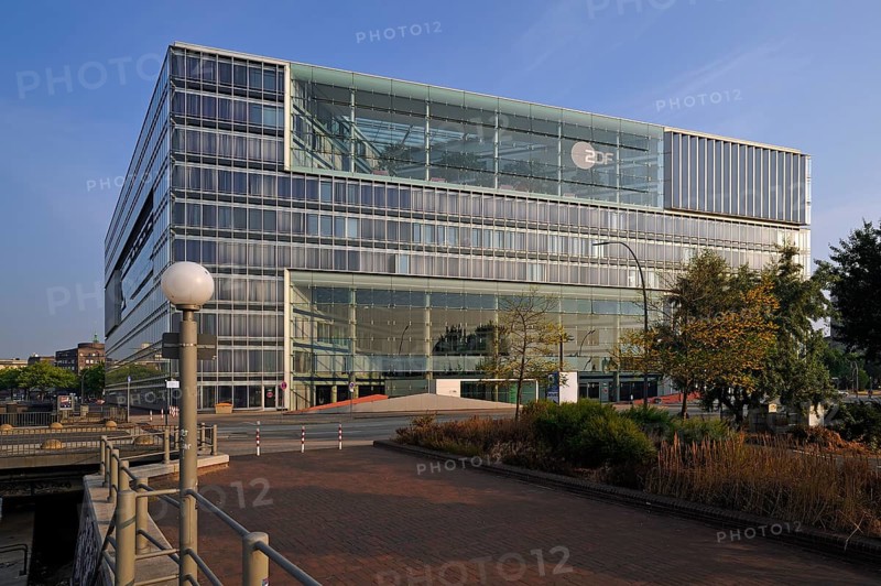 Deichtor Center with studio of the ZDF