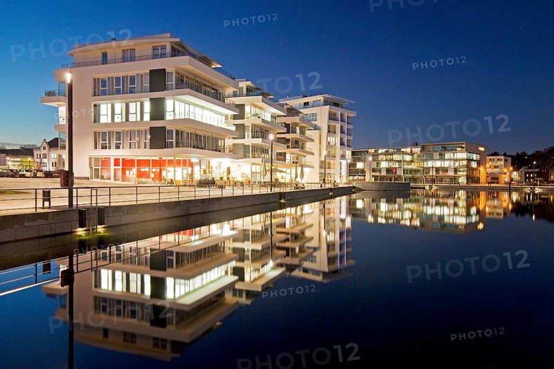 Phoenix Lake with the Facharztzentrum medical centre at the blue hour