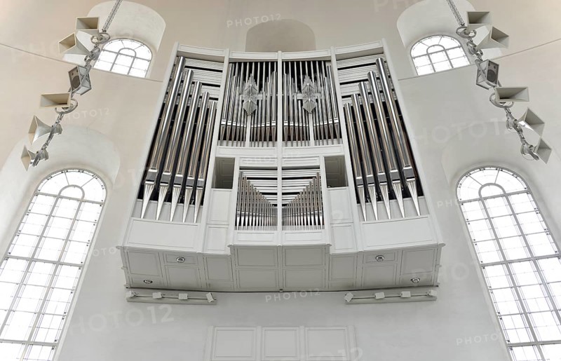 Plenary with the organ by Orgelbau Klais