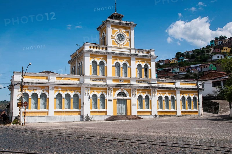 Colonial building