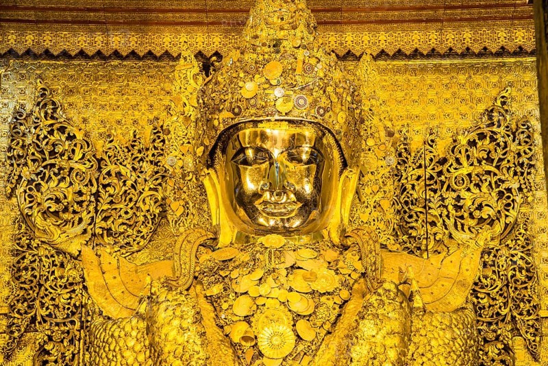 Golden seated Buddha
