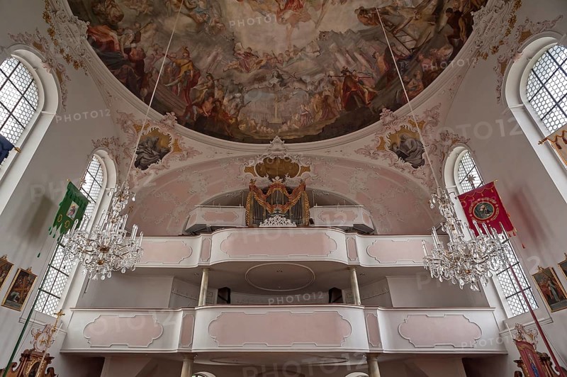 Two-storey organ loft