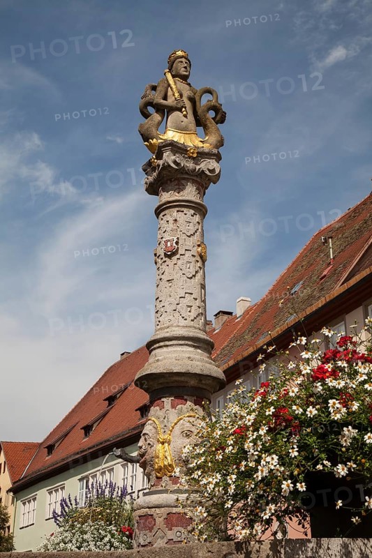 Column with figure on the Herrenbrunnen fountain