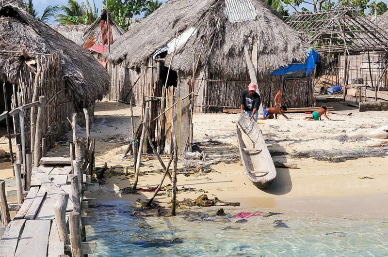 Huts on the beach of Nalunega