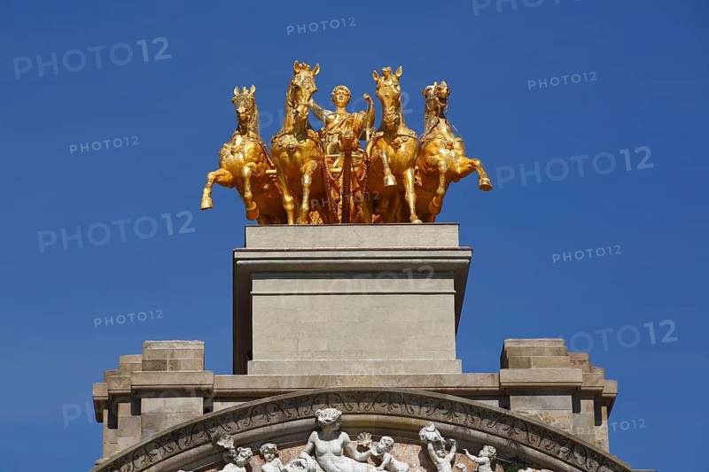 Golden Quadriga de l'Aurora at the fountain Font de la Cascada