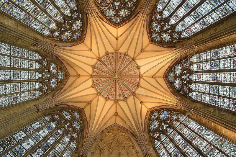 Decorated ceiling of the octagon in the chapter house