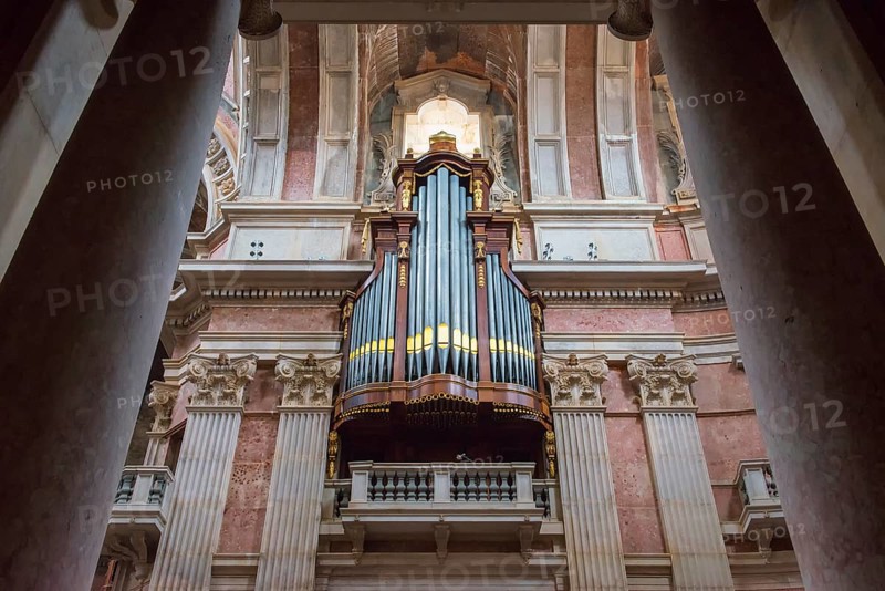 Pipe organ
