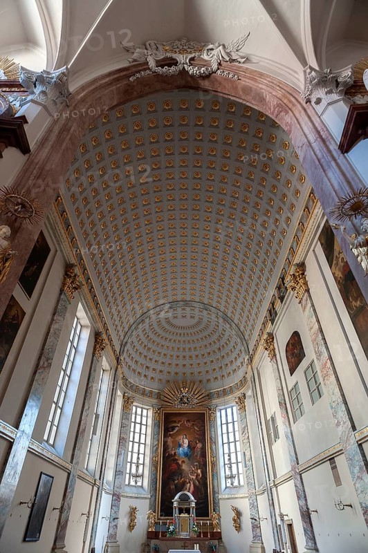 Ceiling vault above the chancel