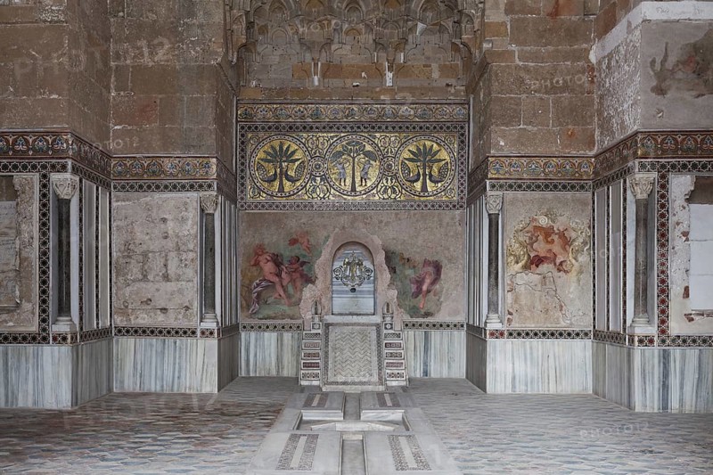 Audience hall with muqarnas and mosaics