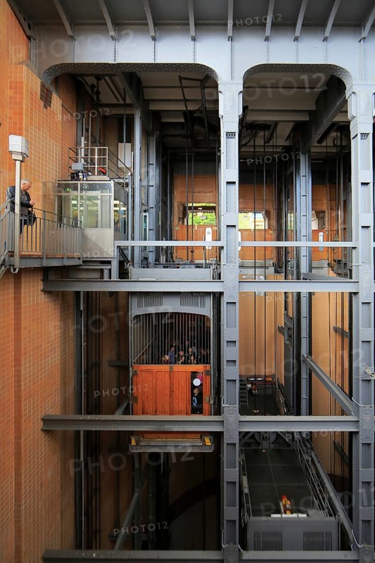Old Elbe Tunnel lift