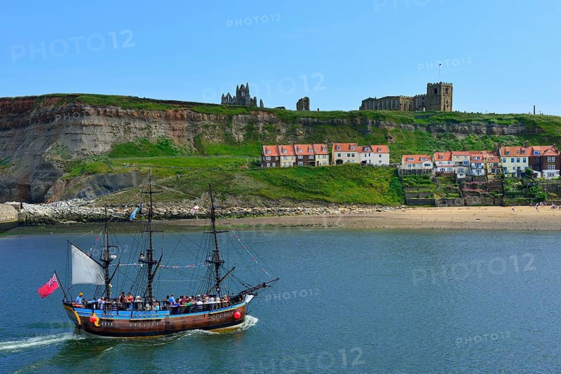 Historical excursion boat with three masts