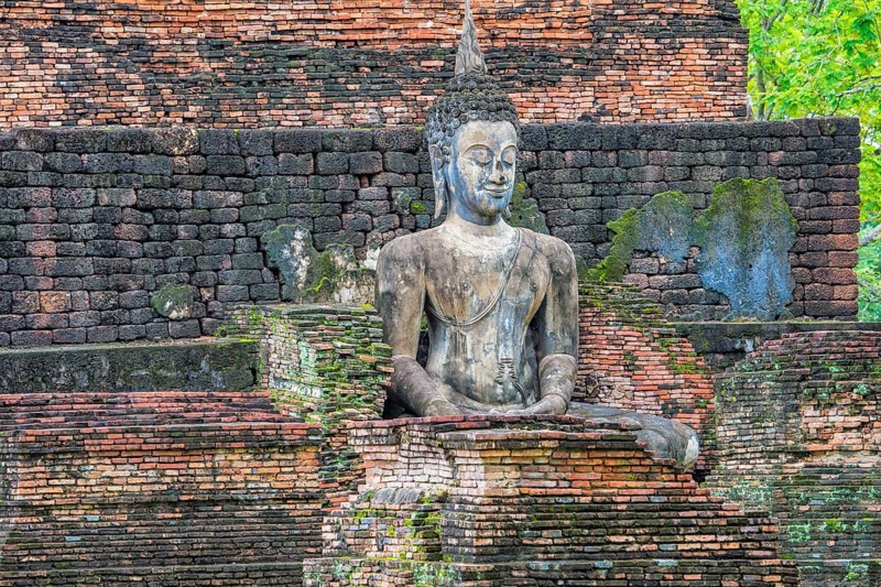 Buddha statue at the ruins of Wat Phra Si Rattana Mahathat temple complex