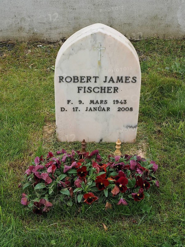 Gravestone of chess world champion Bobby fisherman