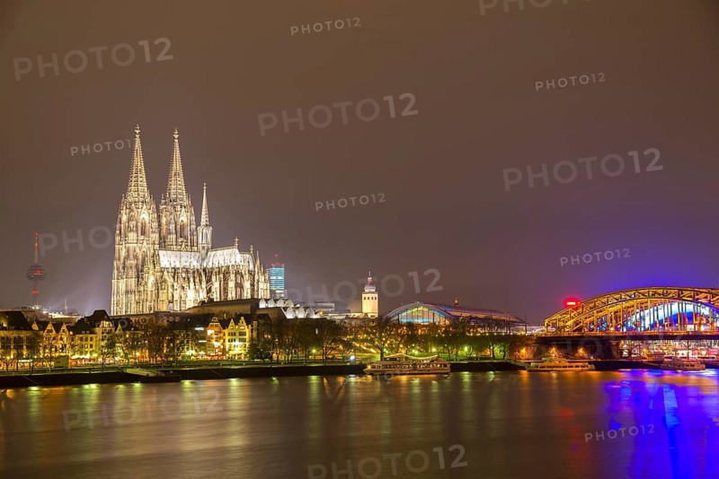 Skyline of Cologne at night