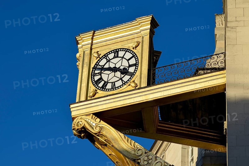 Golden clock at Leeds Civic Hall