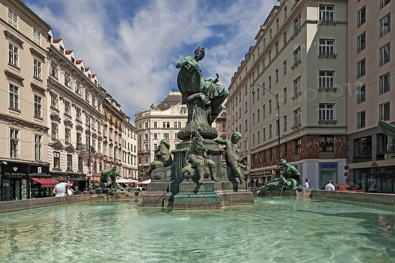Donnerbrunnen fountain