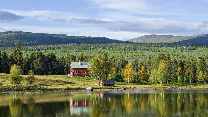 Holiday cottages opposite Arrenjarka island