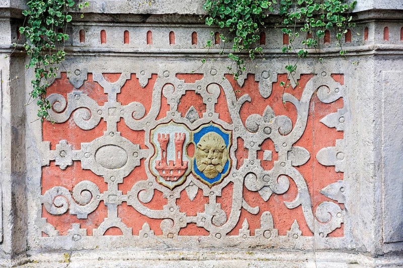 Ornaments on Seelbrunnen fountain