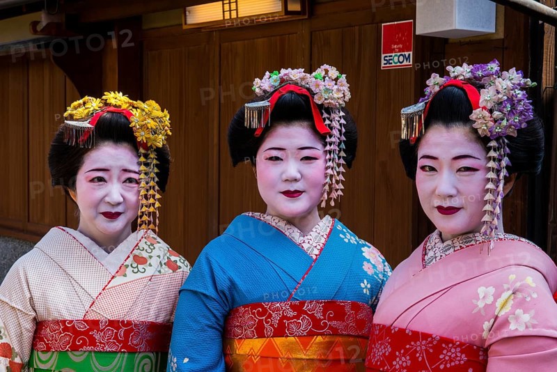 Traditionally dressed Geishas