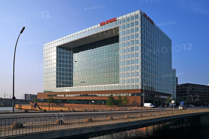 Spiegel group building